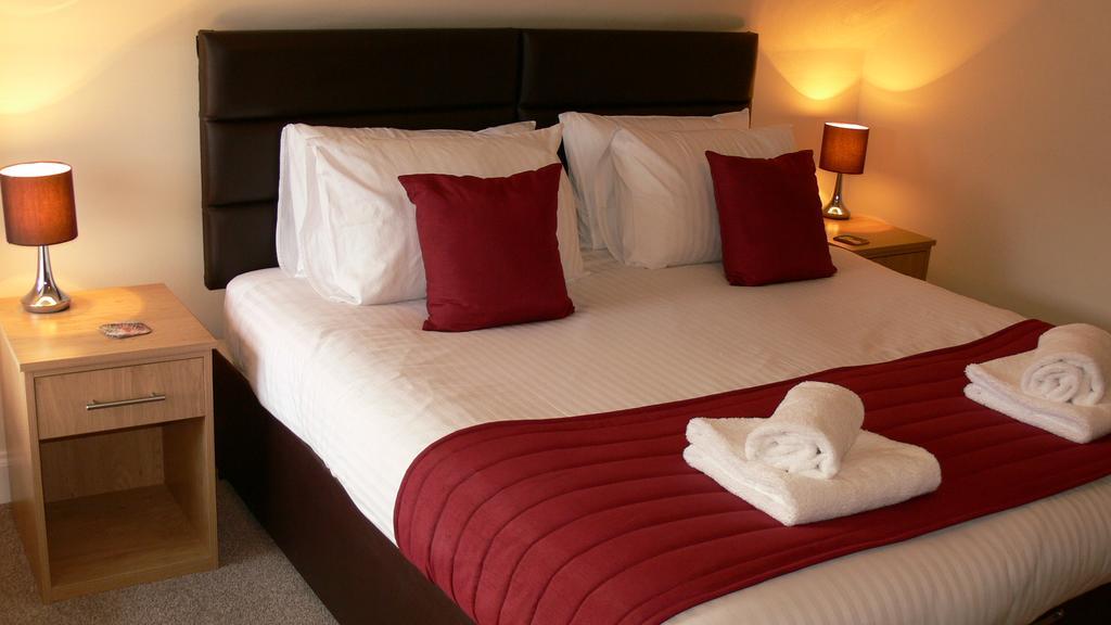 The Home Arms Guesthouse อายเมาธ์ ภายนอก รูปภาพ