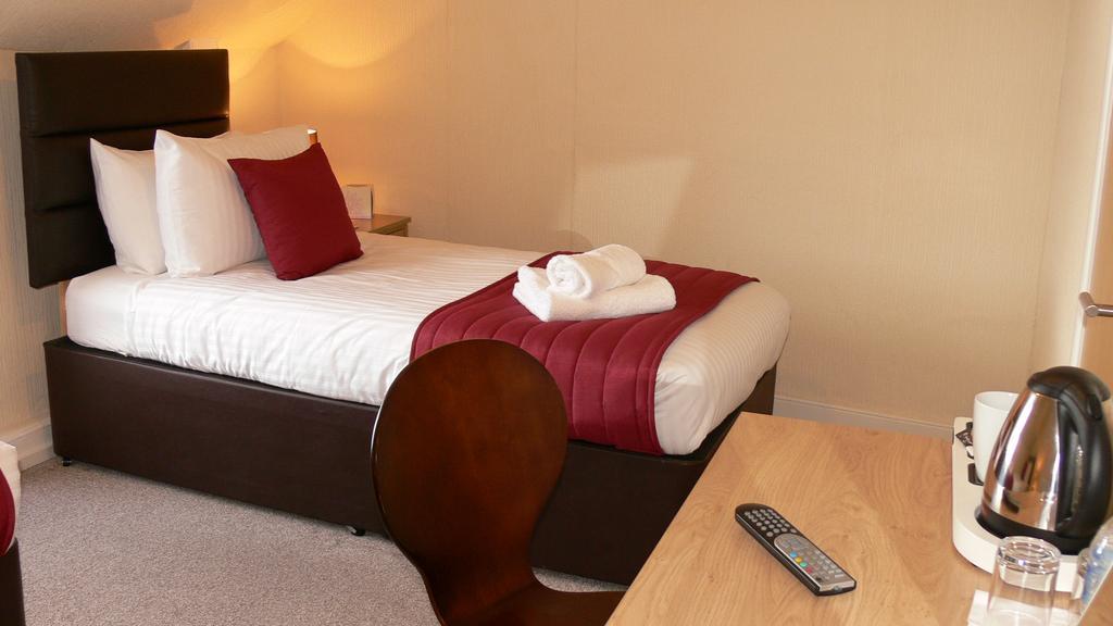 The Home Arms Guesthouse อายเมาธ์ ห้อง รูปภาพ
