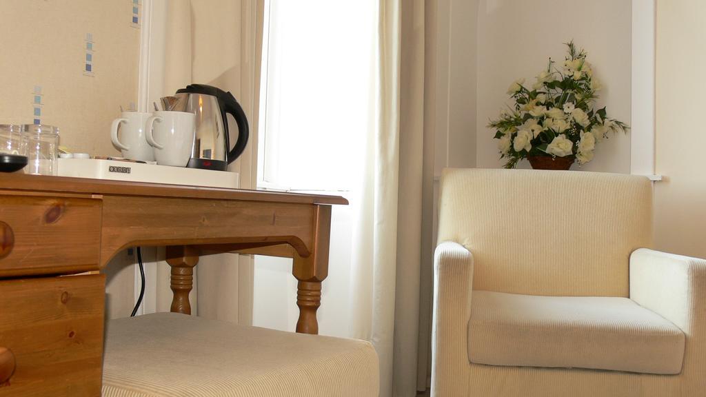 The Home Arms Guesthouse อายเมาธ์ ภายนอก รูปภาพ