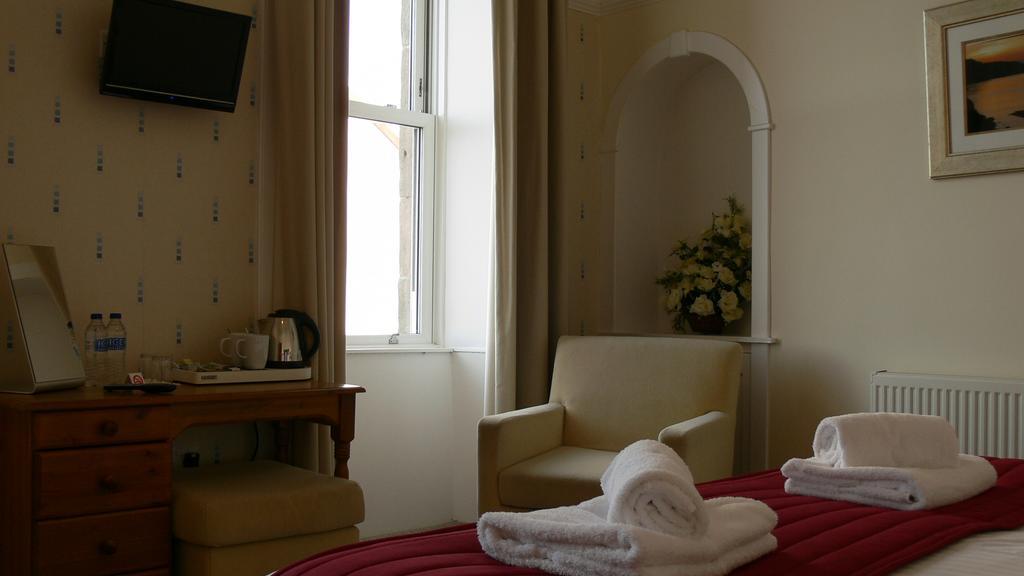 The Home Arms Guesthouse อายเมาธ์ ภายนอก รูปภาพ