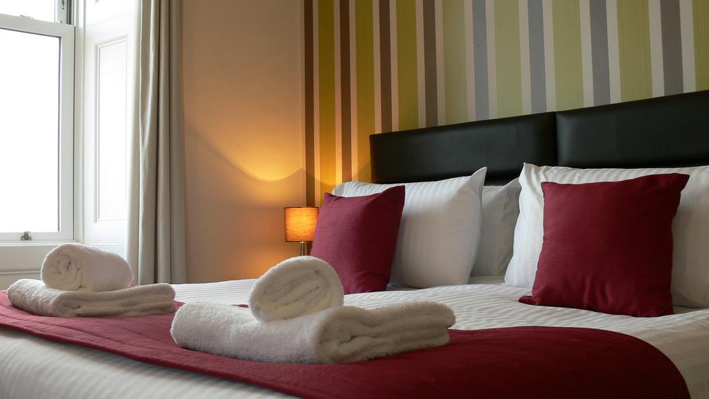 The Home Arms Guesthouse อายเมาธ์ ภายนอก รูปภาพ